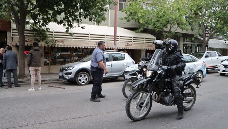 Personal policial se hizo presente. Foto Anahí Cárdena. Personal policial se hizo presente. Foto Anahí Cárdena.