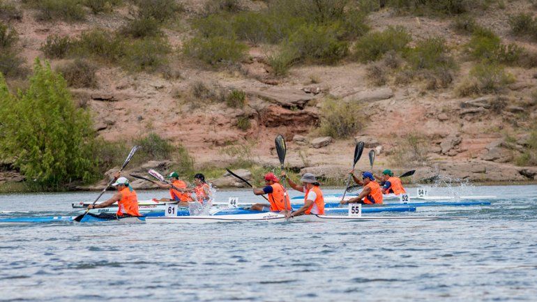 La primera parte de la tradicional carrera se disputó entre la Isla Jordán y Paso Córdoba. | LMCipolletti.com La primera parte de la tradicional carrera se disputó entre la Isla Jordán y Paso Córdoba.