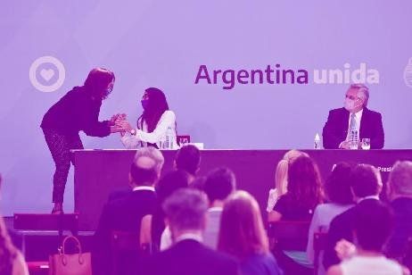 Carreras en la firma del acuerdo.&nbsp;