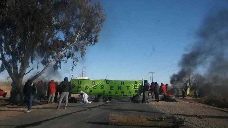 Tras el caos, desalojaron los cortes de rutas de la UOCRA