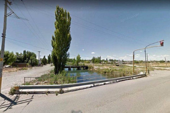 Iba al colegio, paró un auto y la joven estudiante escapó corriendo