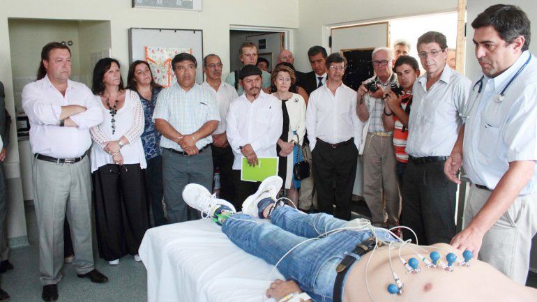El gobernador Weretilneck encabezó la puesta en marcha de la Red Digital junto a médicos de Jacobacci y Cipolletti.