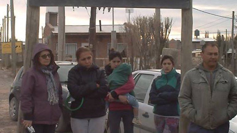 Los vecinos se reunieron y amenazan con reclamos.
