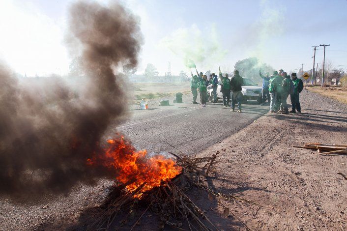 ATE continúa con los cortes sobre la Ruta 65 en Fernández Oro
