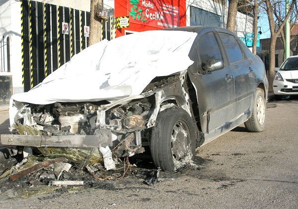 Raid de un pirómano en calle Mengelle