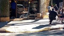 el insolito reclamo en una cafeteria porque le dieron comida a un hombre en situacion de calle
