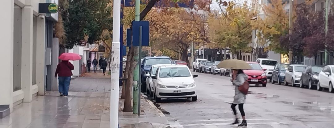 Tras días de nieve y lluvia, este martes se esperan mejores condiciones en Cipolletti.