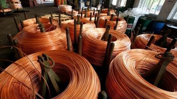 El precio del cobre supera US$13.200 la tonelada y analistas proyectan niveles de US$15.000. | LMCipolletti.com El precio del cobre supera US$13.200 la tonelada y analistas proyectan niveles de US$15.000.