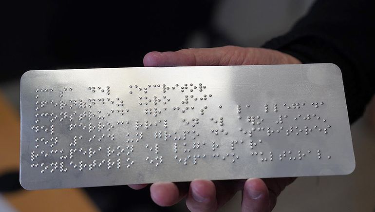 Los edificios públicos de Cipolletti tendrán información en braille