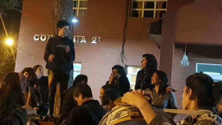 Siete detenidas en la presentación de la película de Santiago Maldonado en Neuquén