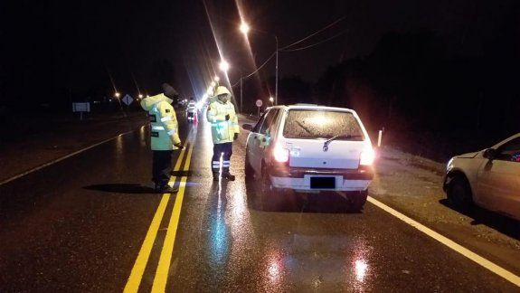 Dio positivo en el alcotest y le dio una piña al policía