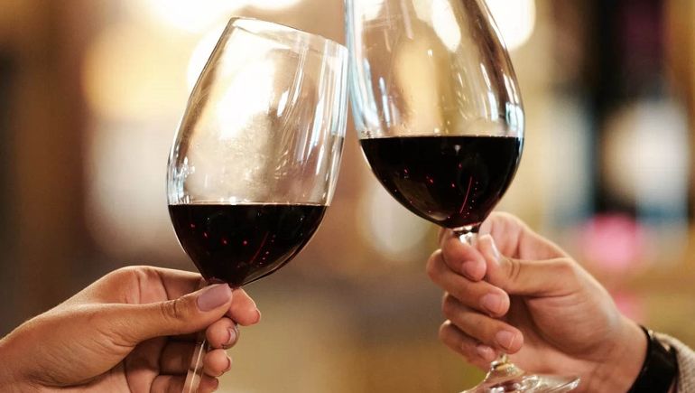 Era una reunión de amigos, pero terminó todo mal por el ataque del hombre. Era una reunión de amigos, pero terminó todo mal por el ataque del hombre.