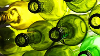 La nueva moda con las botellas de vino vacías: así se convierten en un artículo de decoración con un toque personal