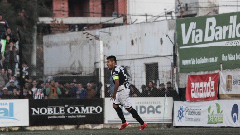 Alasia es el nuevo ídolo del hincha. Mellado