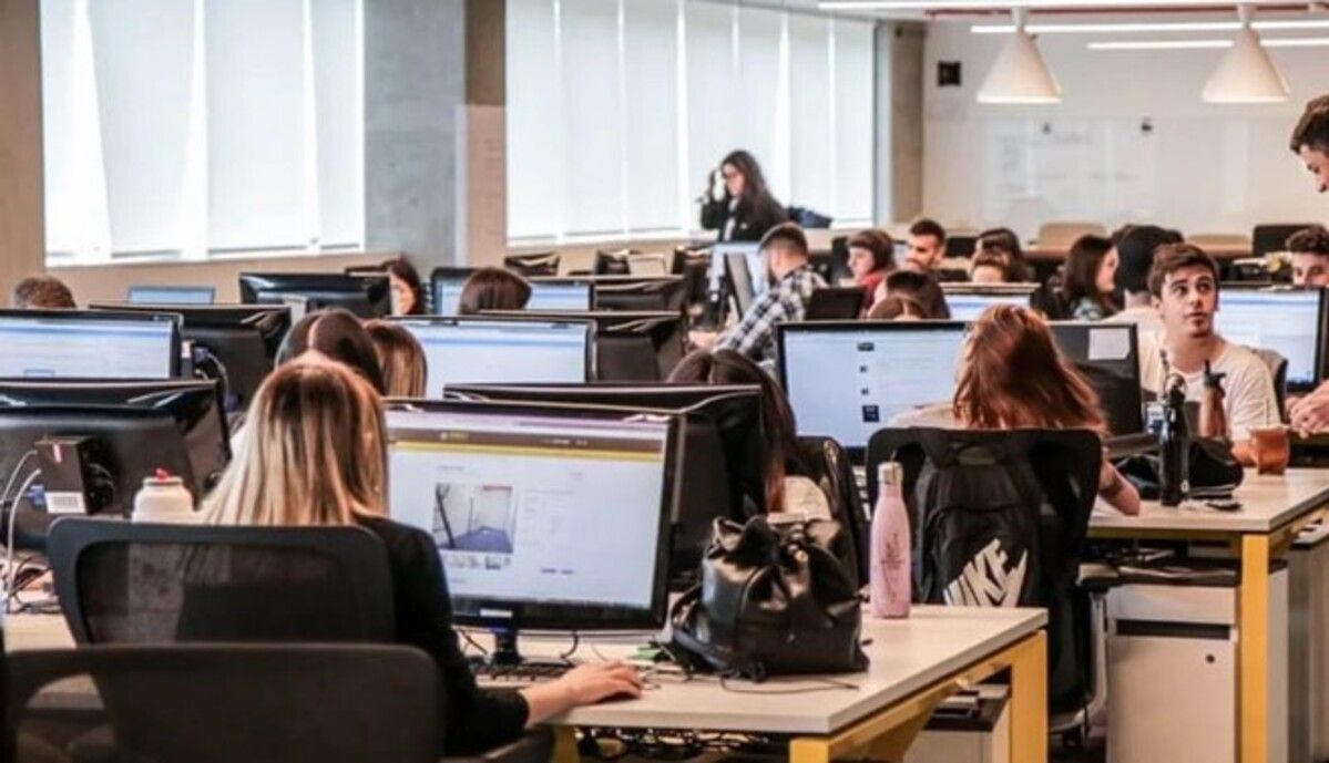 Se trata de puestos a cubrir en modalidad full time, algunos con modalidad remota o híbrida.