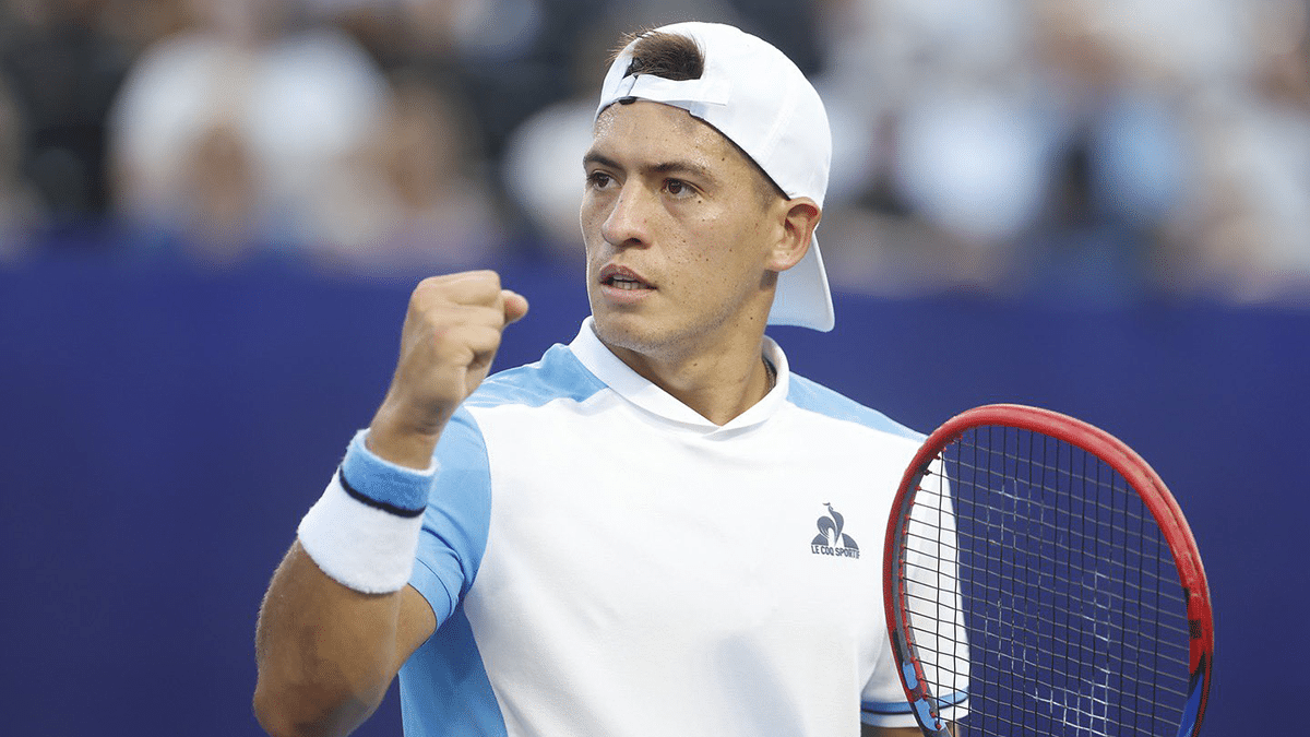 Sebastián Báez ganó 6-7, 6-4, 6-4 y abandono, y avanzó a la tercera ronda del US Open.