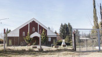 Dentro del predio de la iglesia, está la casa donde vive el efectivo involucrado en el hecho. 