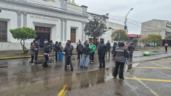 La medida de fuerza comenzó el lunes ante la propuesta de incremento salarial del 1% semestral.&nbsp;