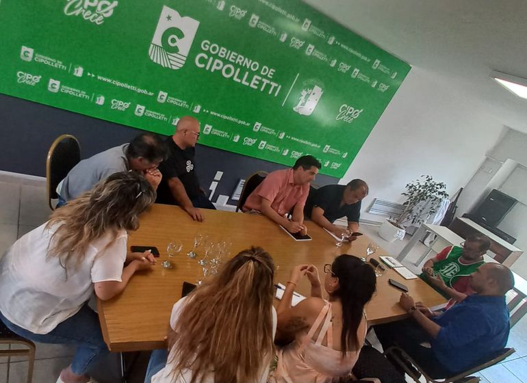 Dirigentes de los gremios municipales mantienen conversaciones periódicas con funcionarios del Ejecutivo local por los salarios y por asuntos laborales. Este año, el gobierno municipal rechazó otorgar un bono por el Día del Empleado Municipal. La semana entrante hay paritarias.