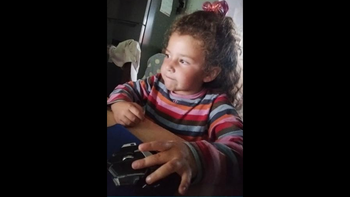 Juana Sofía Alvarado tiene 4 años y fue vista por última vez junto a su madre. Foto: Gentileza.