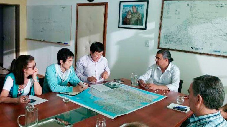Representantes de una empresa constructora de origen chino se reunieron ayer con el ministro de Obras y Servicios Públicos de la provincia