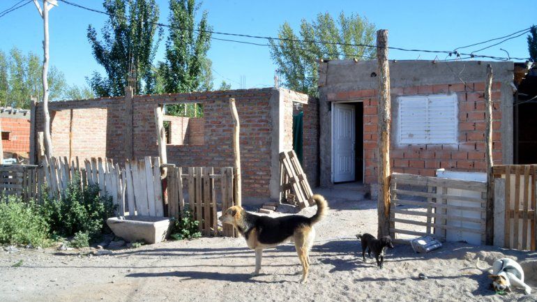 La mayoría de los vecinos del asentamiento ya tiene una vivienda de material. Además