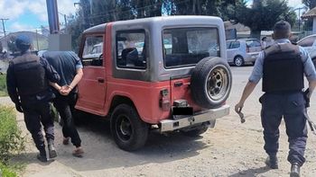 El allanamiento se llevó a cabo poco después del mediodía. El allanamiento se llevó a cabo poco después del mediodía.