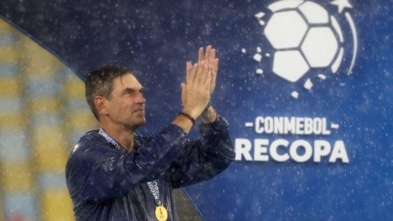 Pellegrino se emocionó hasta las lágrimas al hablar de sus jugadores tras el título: Destaco el corazón del equipo | LMCipolletti.com Pellegrino se emocionó hasta las lágrimas al hablar de sus jugadores tras el título: Destaco el corazón del equipo