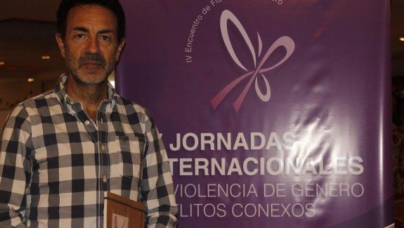Mi marido me pega lo normal será el nombre de la conferencia que dará Miguel Lorente Acosta, Profesor de Medicina Legal español.