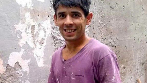Un albañil encontró $250 mil en una obra y los devolvió 