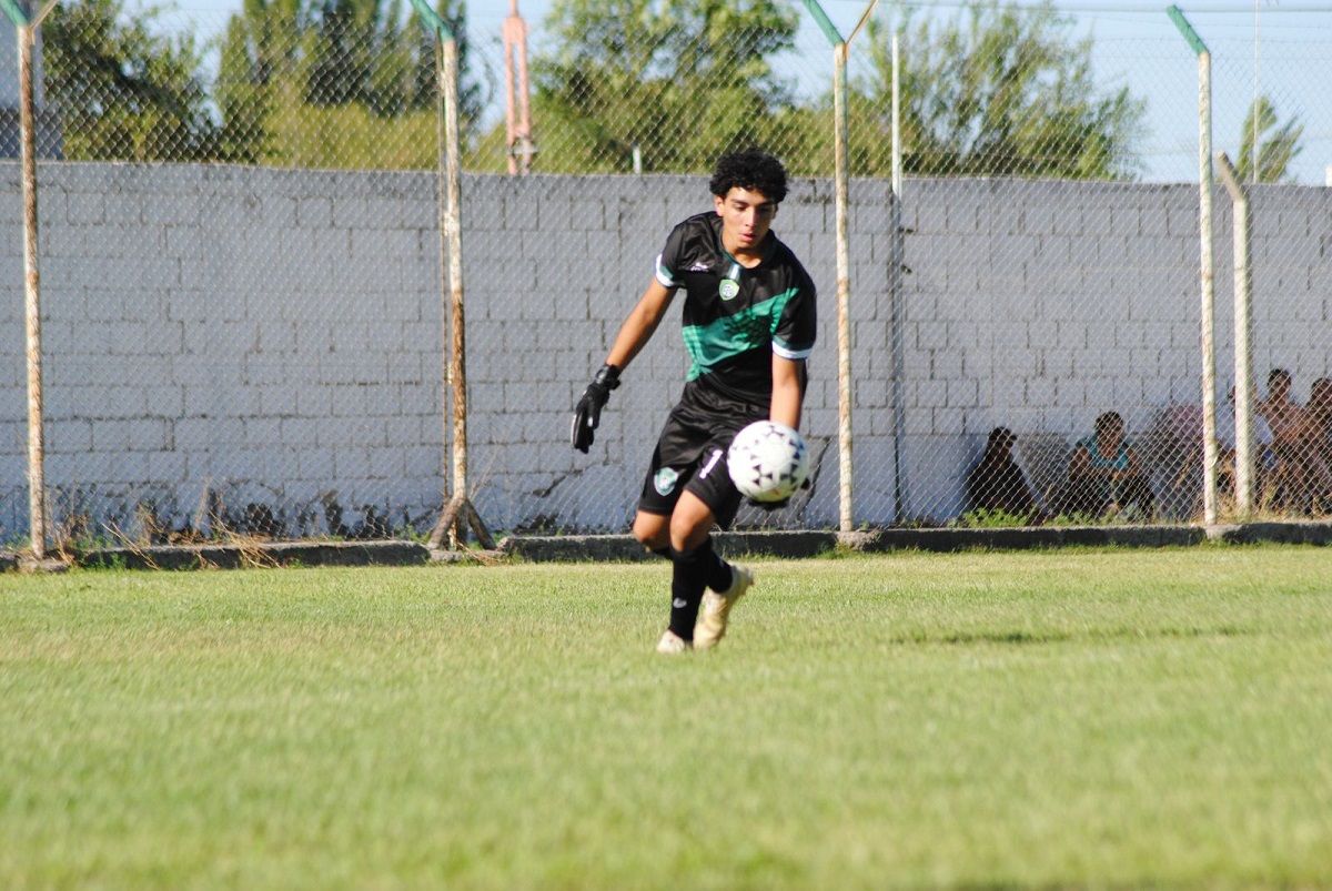 La historia del arquero colombiano que ataja en Oro