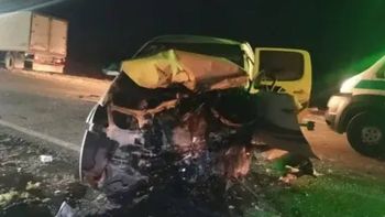 El estado de los vehículos mostró la violencia con que se produjo el impacto. 