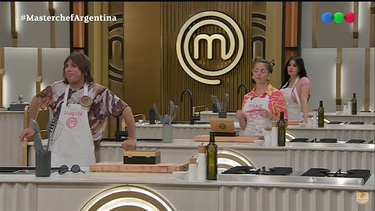 Los mandó al frente a sus compañeros: ¿Se armó la primera pareja?