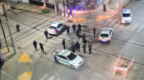 Dos jovenes evadieron un control de tránsito que derivó en una persecución policial en Cipolletti.