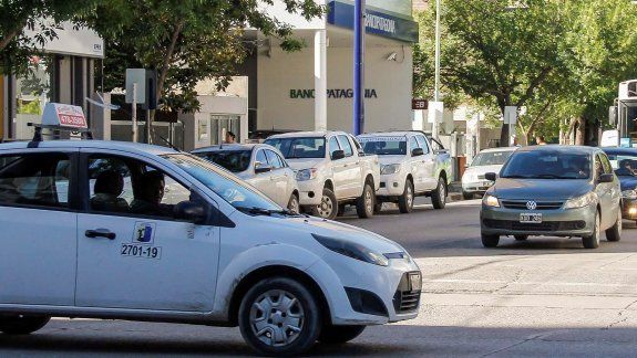 Los taxistas se suman al tarifazo con suba del 20 por ciento