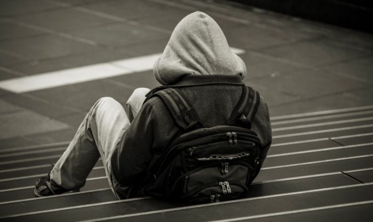 El adolescente nación como fruto de una relación oculta, tras el fallecimiento del hombre, el joven solicitó llevar el apellido del padre.