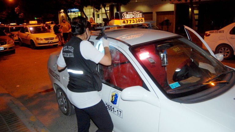 La Policía hizo distintas pericias en el auto que manejaba la víctima.