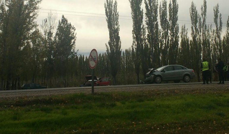 Dos autos protagonizaron un choque frontal sobre la Ruta 22