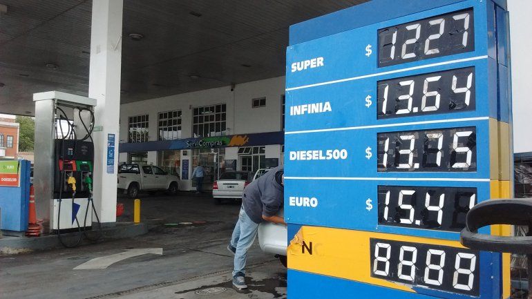 Hubo acuerdo con las petroleras y mañana aumentan las naftas