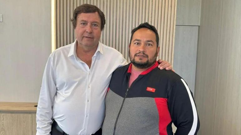 El gobernador Alberto Weretilneck anunció que la Provincia se hará cargo de la deuda del Club Chimpay. El gobernador Alberto Weretilneck anunció que la Provincia se hará cargo de la deuda del Club Chimpay.