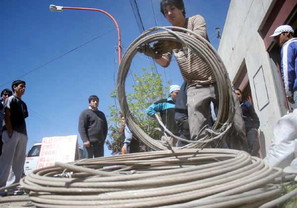 Recuperan cables robados