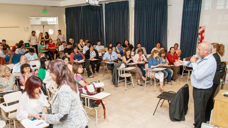 Zgaib encabezó el encuentro en la Facultad de Ciencias Médicas de la UNCo.