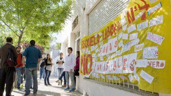 El futuro de la Escuela Laboral 4 genera preocupación en la comunidad.