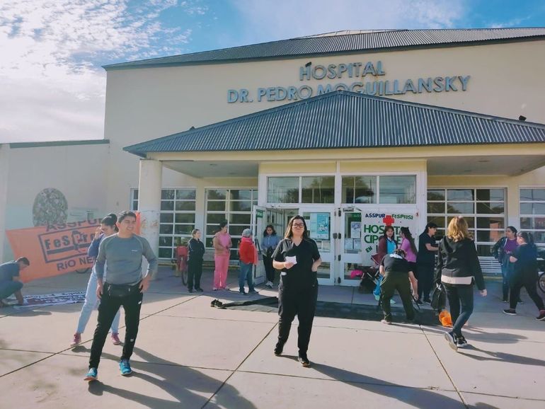 Hospitalarios reclaman que se pague en blanco