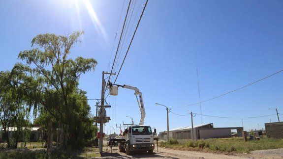 El Municipio financió la obra y un sector del barrio ya está en el tendido regular.