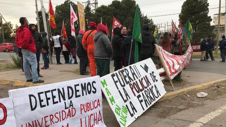 Manifestantes levantaron el corte en el puente viejo