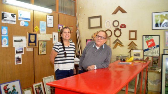 Viviana y Orlando, la simpatía de siempre, en Svampa cuadros. Foto Antonio Spagnuolo.