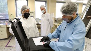 El gobernador aseguró que la empresa rionegrina de ciencia y tecnología no se verá afectada. Foto: archivo.