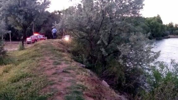 Buscan a un joven que desapareció en las aguas del río Neuquén