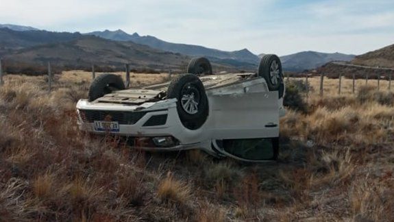 Pareja de turistas volcó camino a Villa La Angostura